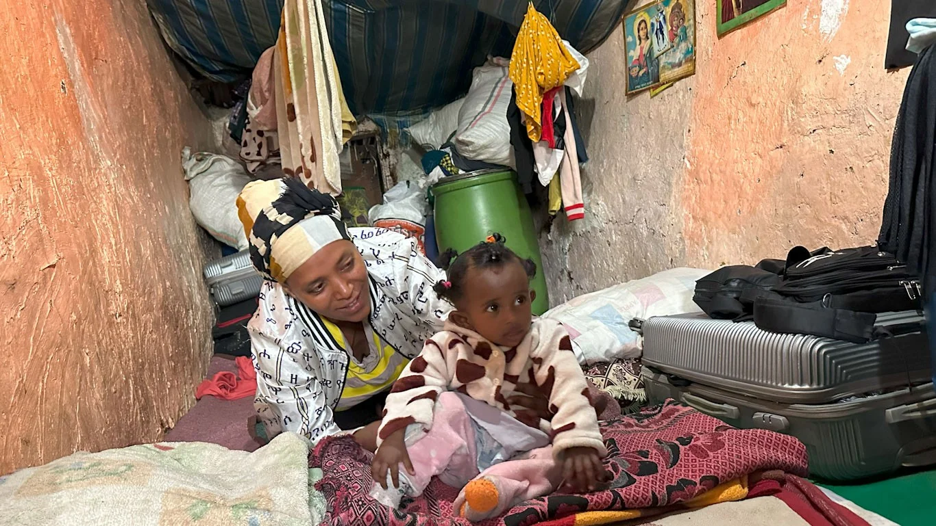 Rahel Tekle mit Kind im Slum von Addis Abeba