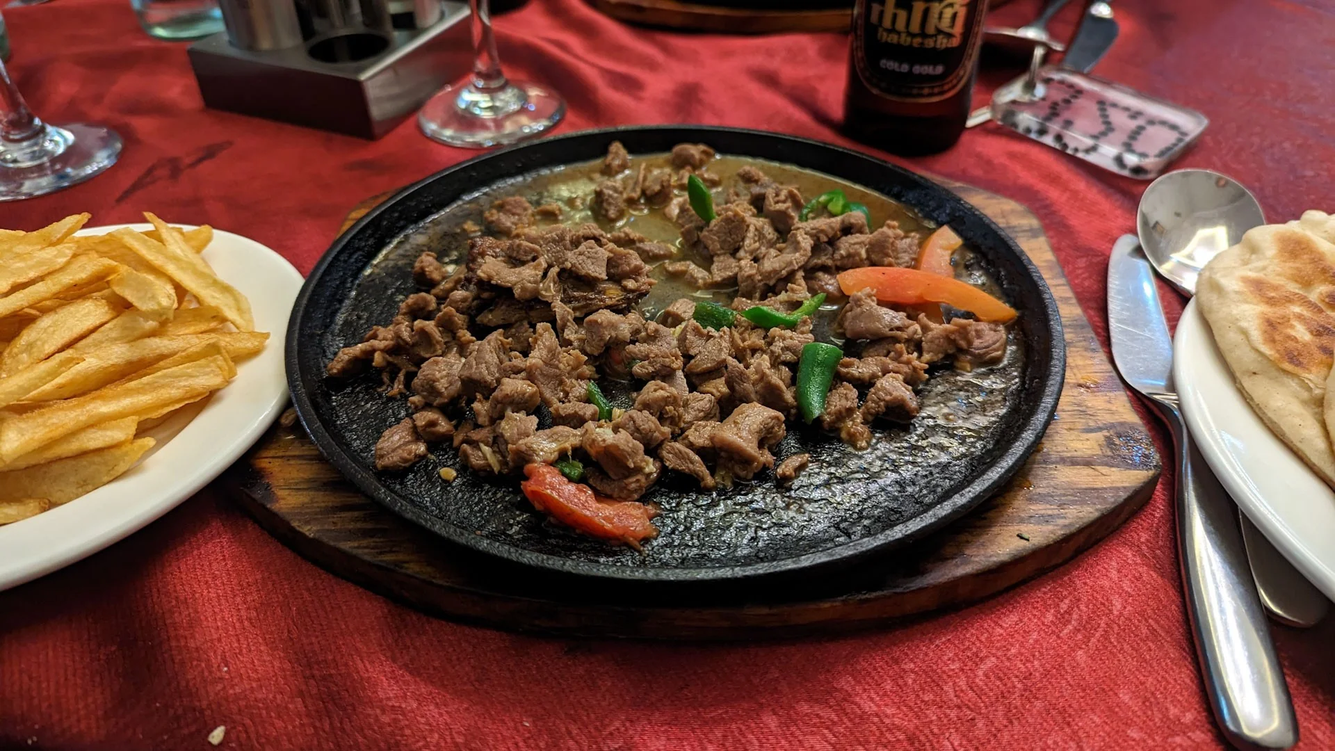 Tibs Essen in Äthiopien | Stiftung Menschen für Menschen Tibs Essen in Äthiopien