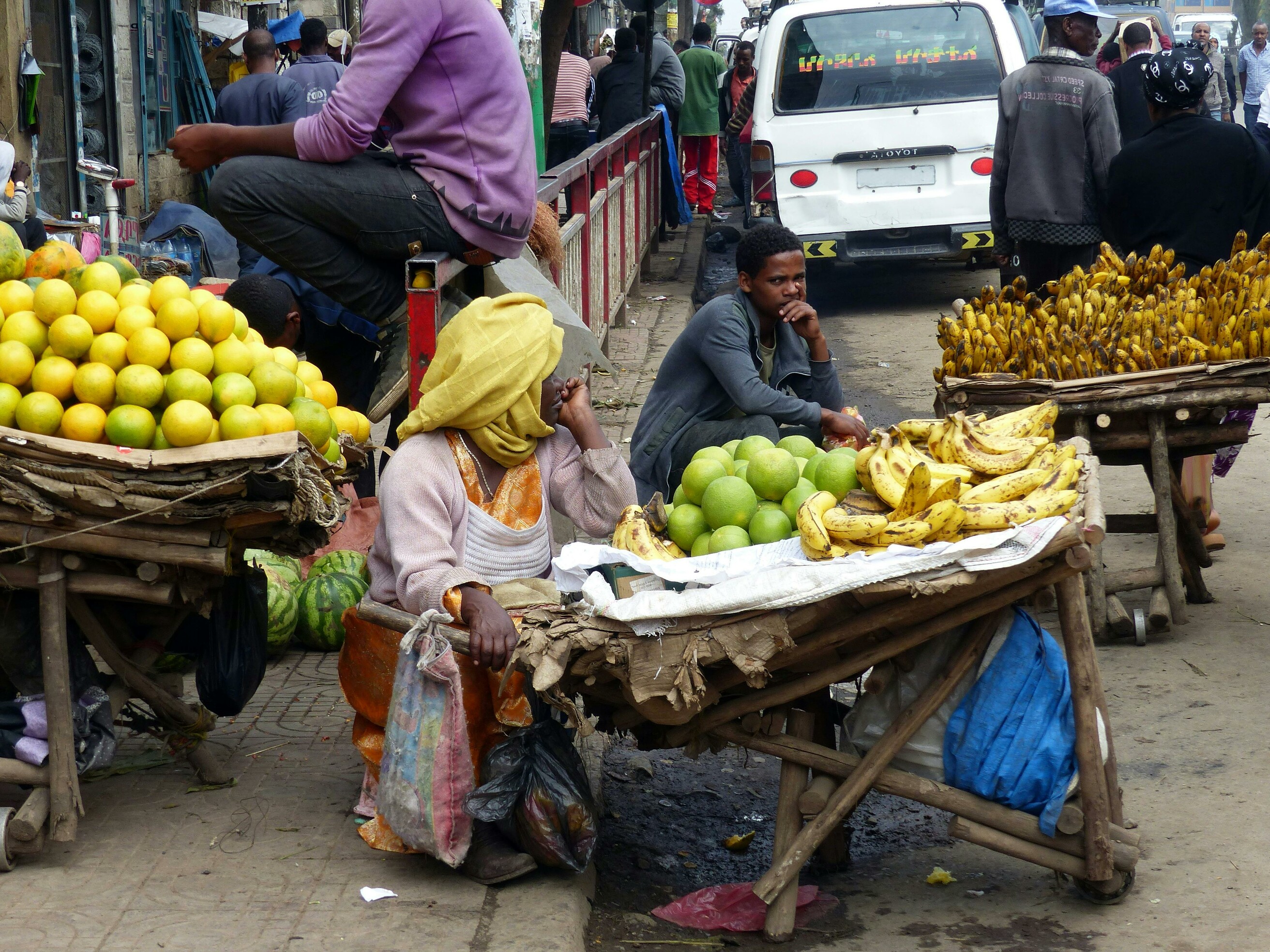 Scene de rue foule de la place addis abeba ethiopie