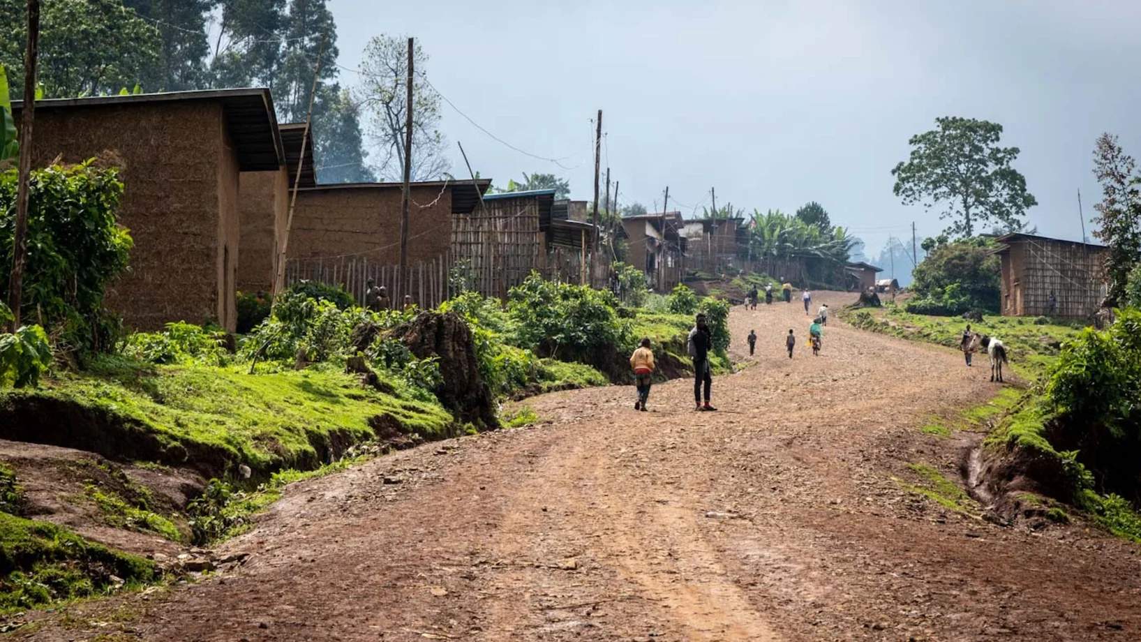 Strasse in Raphe | Stiftung Menschen für Menschen Schotterstrasse in Raphe